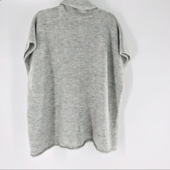 Universal Thread Grey Poncho - Picture 2 of 9